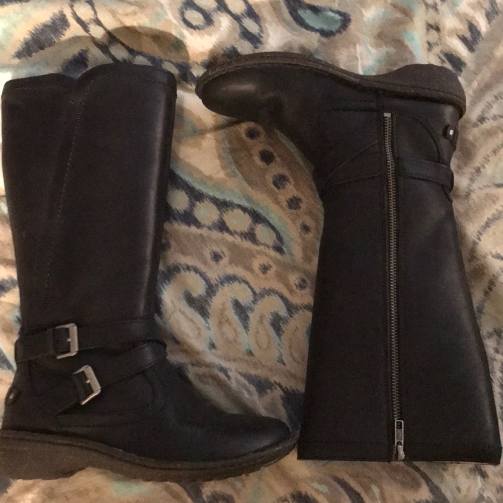 UGGS BLACK SIZE 5